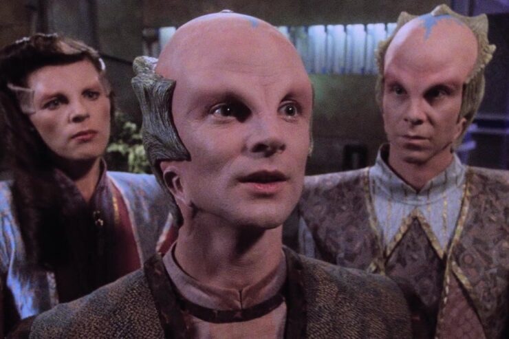 Delenn, Lennier, and Ashan (guest star Sean Gregory Sullivan) in Babylon 5 "There All the Honor Lies"